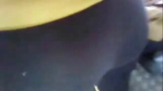 Vruća brineta jebe o ...